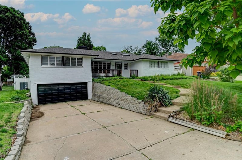 1102 85th Ter, Kansas City, MO 64114