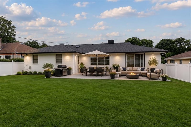 1102 85th Ter, Kansas City, MO 64114