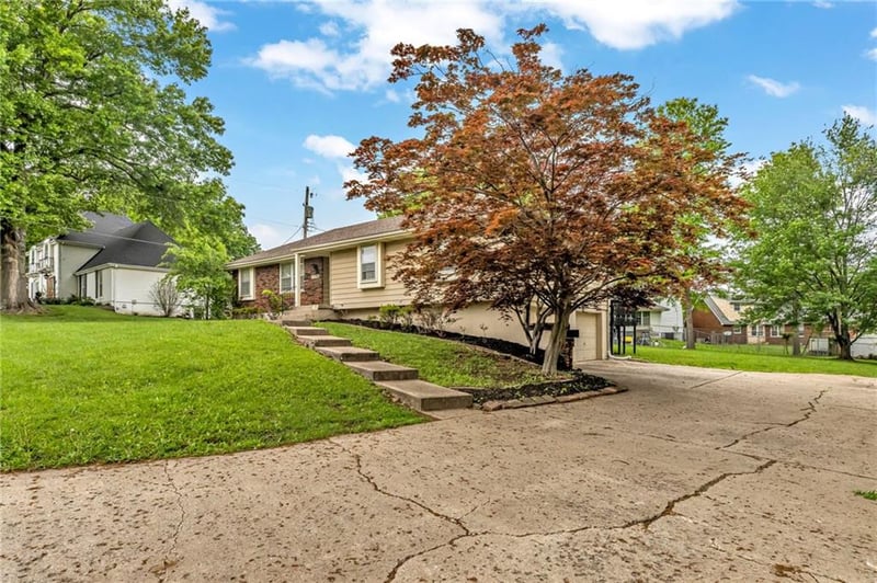 17908 Cheyenne Dr, Independence, MO 64056