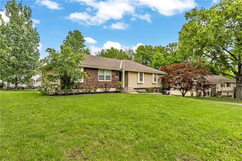 17908 Cheyenne Dr, Independence, MO 64056