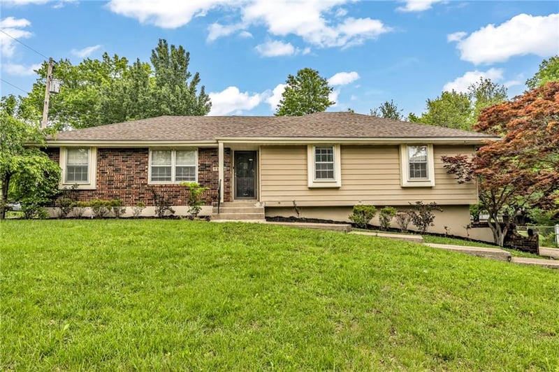 17908 Cheyenne Dr, Independence, MO 64056