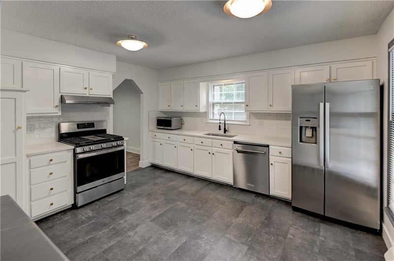 203 Oak Tree Cir, Lee's Summit, MO 64086