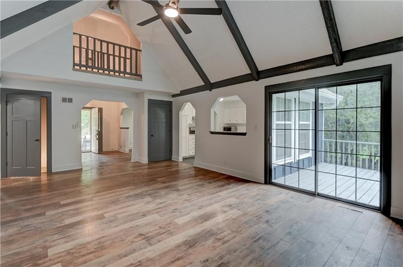 203 Oak Tree Cir, Lee's Summit, MO 64086