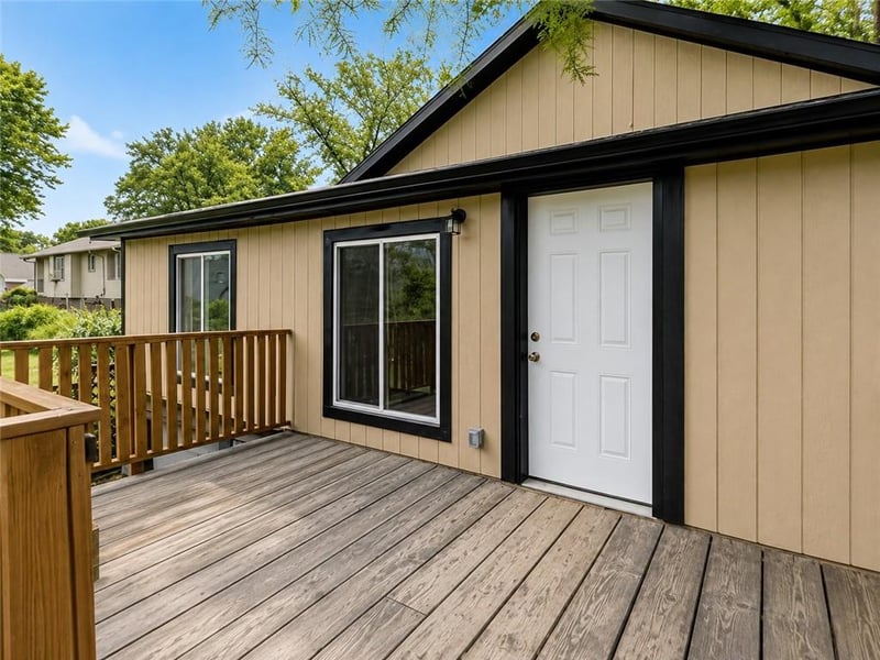 6120 Elmwood Ave, Kansas City, MO 64130