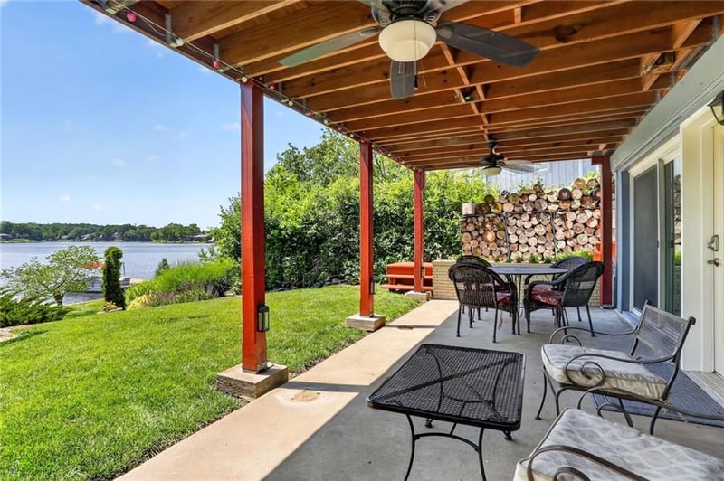 113 North Shore Dr, Lake Waukomis, MO 64151