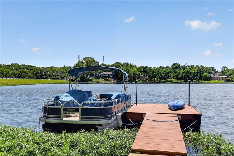 113 North Shore Dr, Lake Waukomis, MO 64151
