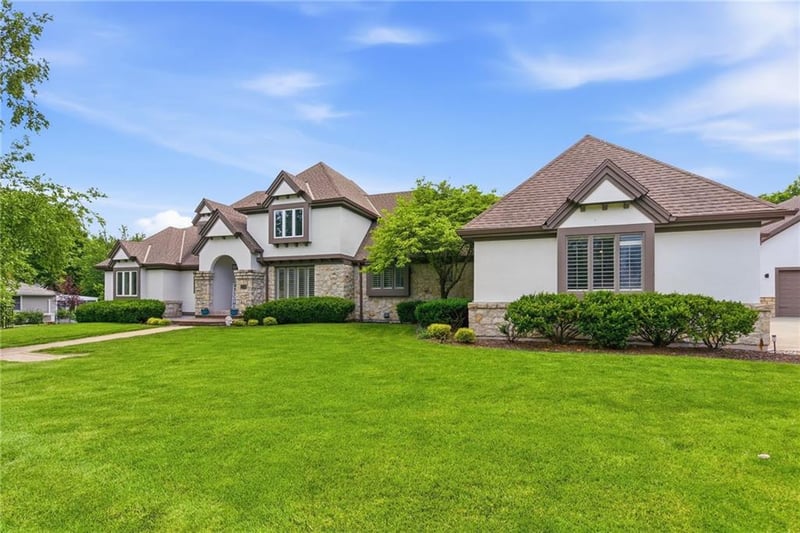 219 Brookside Dr, Paola, KS 66071