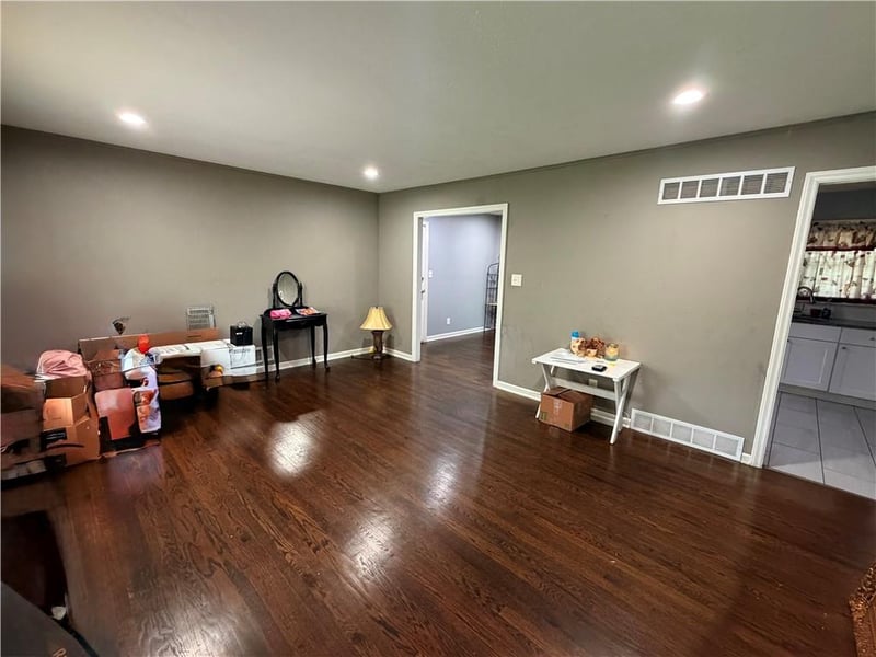 8850 53rd Ter, Raytown, MO 64133