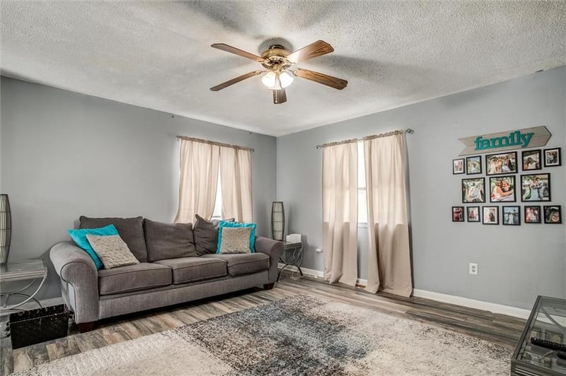 9251 Liggett Rd, Kansas City, KS 66109