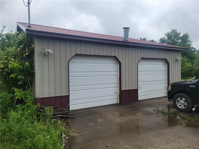 126 S 200th St, Girard, KS 66743