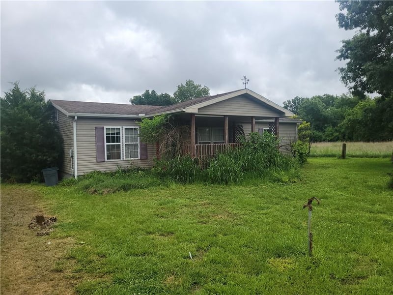 126 S 200th St, Girard, KS 66743