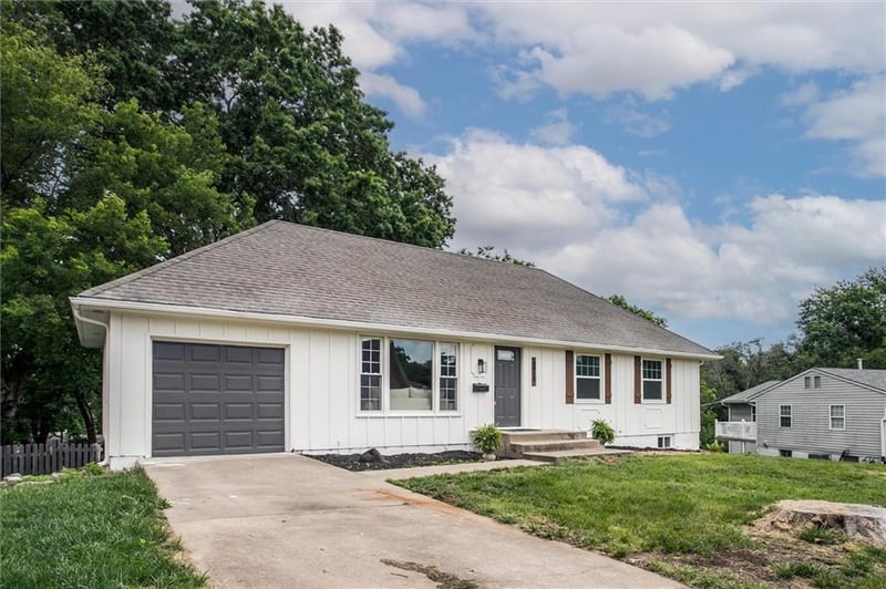 8812 E 54th St, Raytown, MO 64133