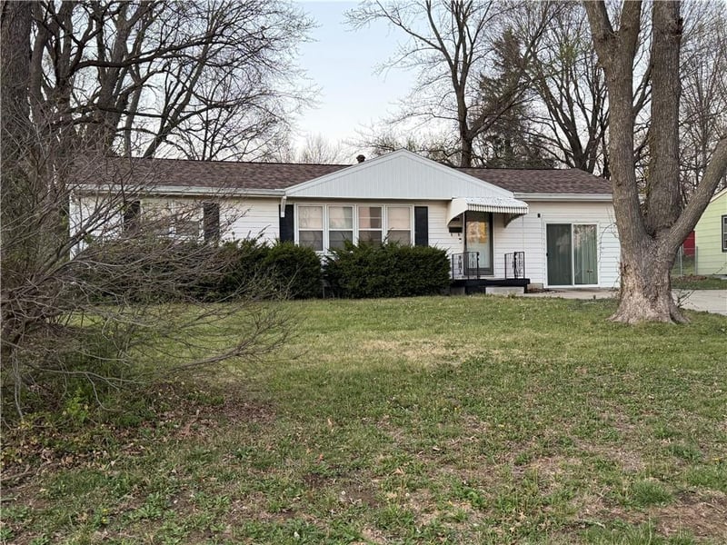 8704 80th Ter, Raytown, MO 64138