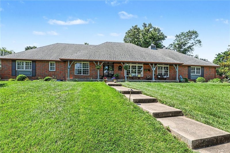 2103 Continental Ave, Harrisonville, MO 64701