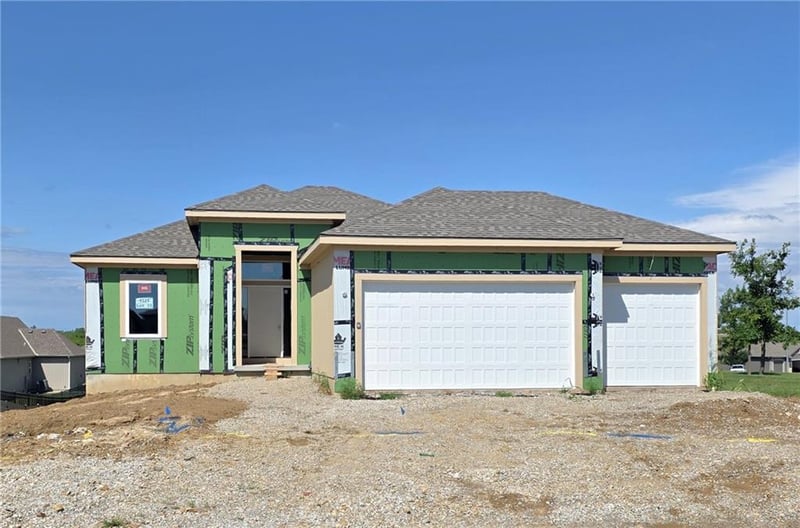 4525 145th Ct, Basehor, KS 66007