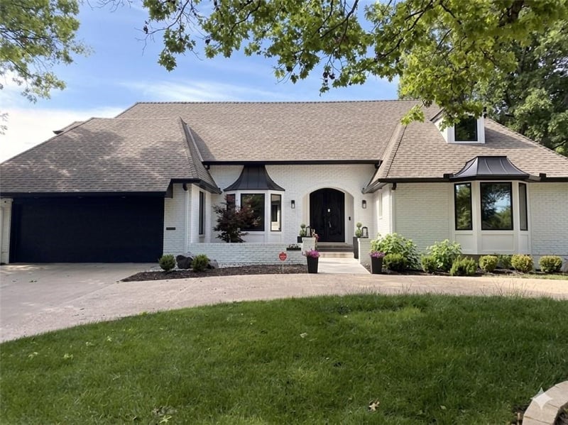 3205 83rd St, Leawood, KS 66206
