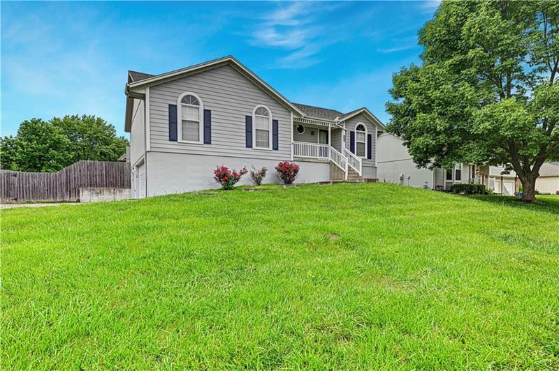 1200 Colleen Dr, Lee's Summit, MO 64086