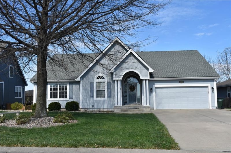 3800 Richmond Dr, Leavenworth, KS 66048