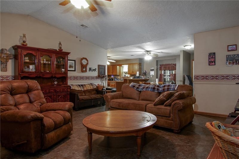 3315 Lostine Rd, Columbus, KS 66725
