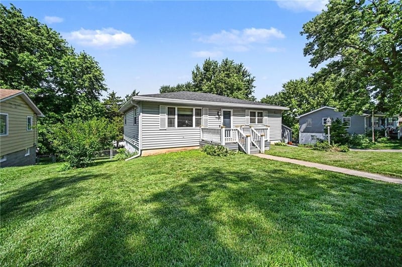 5808 Pleasant Ave, St Joseph, MO 64503
