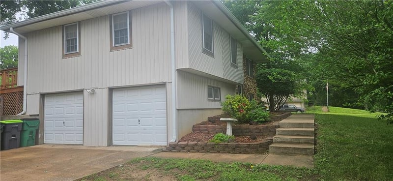 14396 Greentree Ln, Olathe, KS 66061