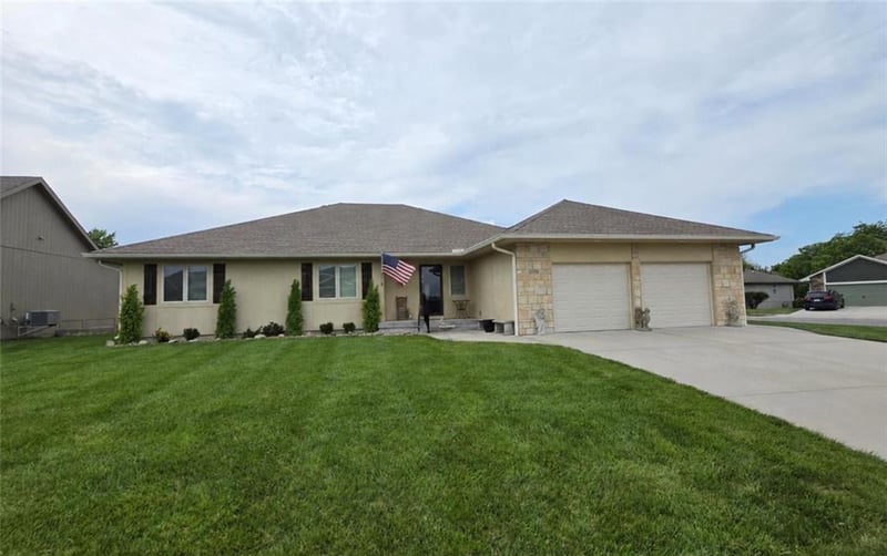 710 Gamma Grass Pl, Raymore, MO 64083