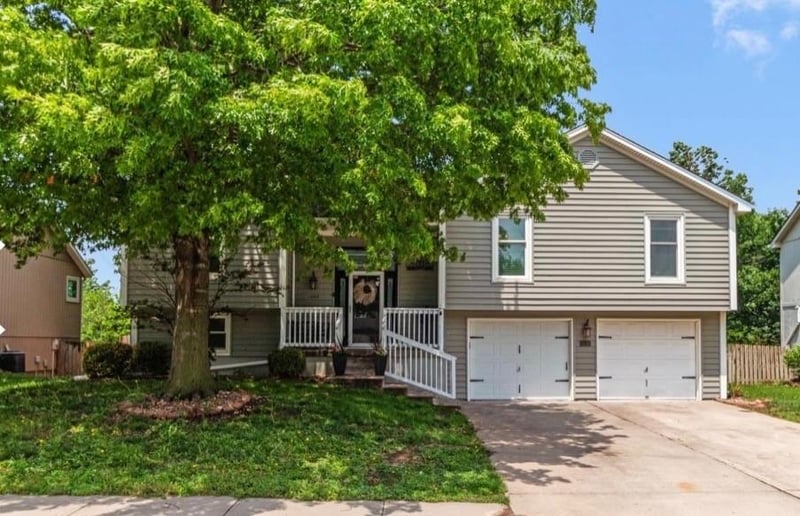 1004 10th St, Lee's Summit, MO 64081