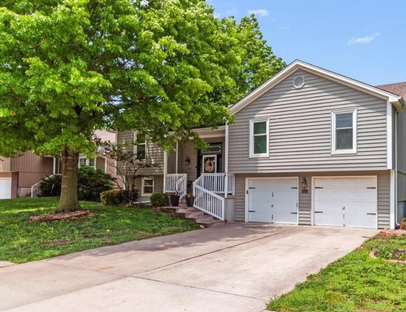 1004 10th St, Lee's Summit, MO 64081