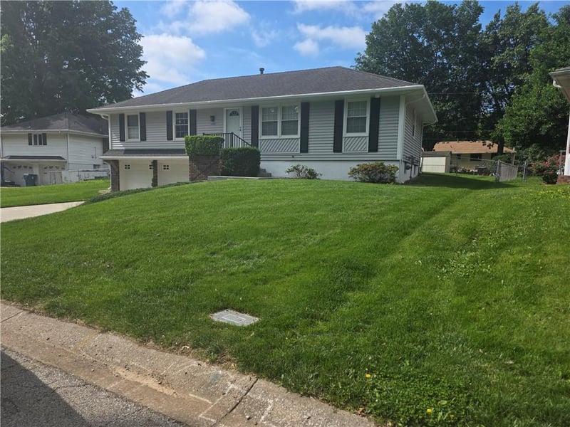 16017 37th St, Independence, MO 64055