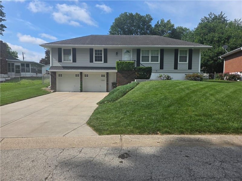 16017 37th St, Independence, MO 64055