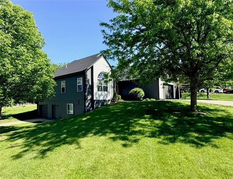 2312 NE 24th St, Blue Springs, MO 64029
