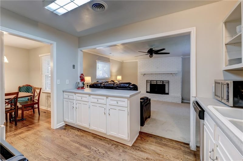 8725 Stearns Ave, Overland Park, KS 66214