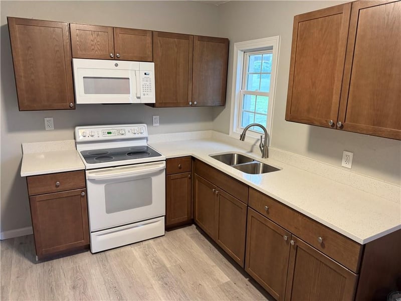 3813 42nd Ter, Kansas City, MO 64117