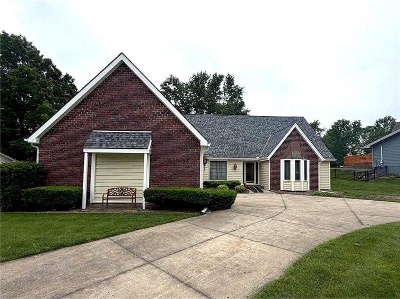 9711 Betsy Ross Ln, Liberty, MO 64068