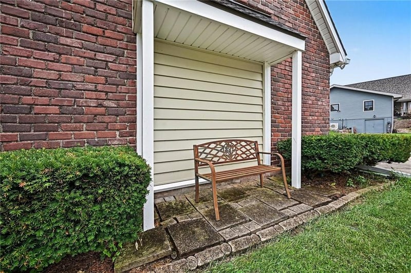 9711 Betsy Ross Ln, Liberty, MO 64068