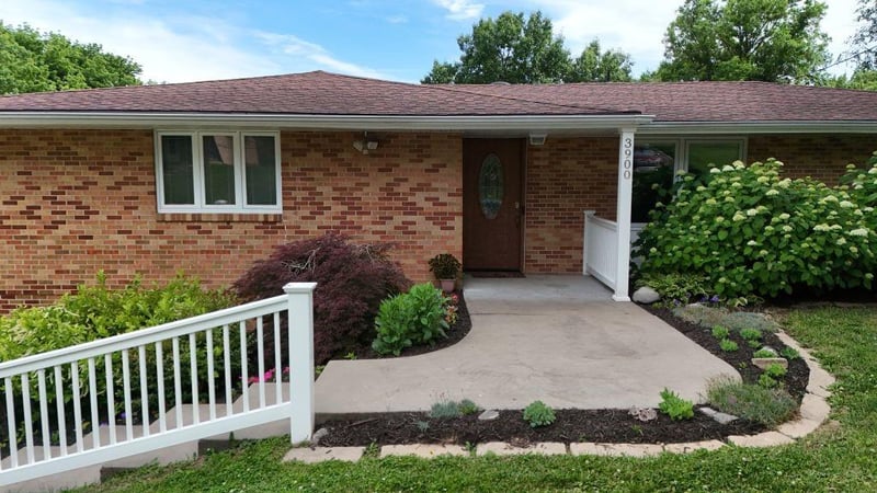 3900 E Hills Dr, St Joseph, MO 64503