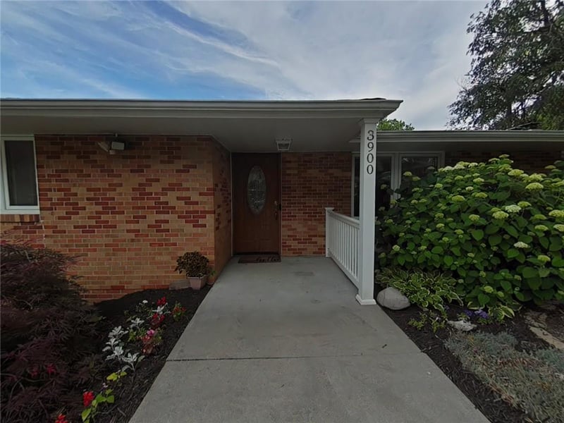 3900 E Hills Dr, St Joseph, MO 64503