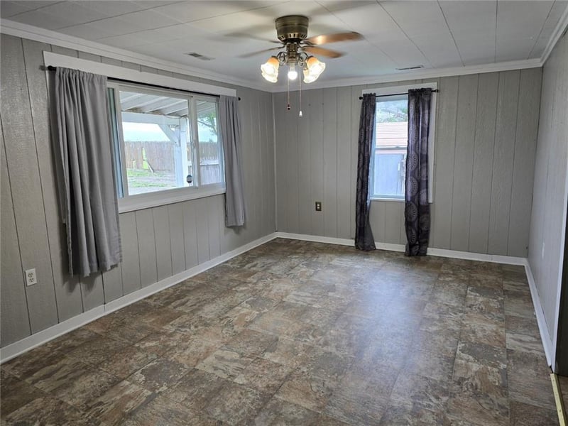 23151 207th St, Tonganoxie, KS 66086