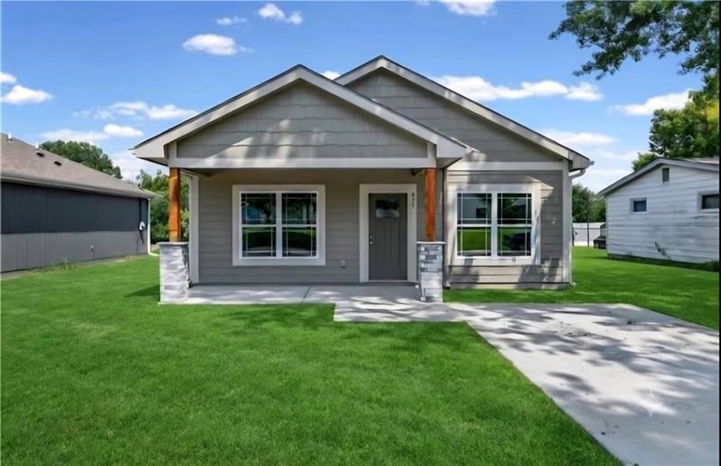 835 Cherry St, Ottawa, KS 66067