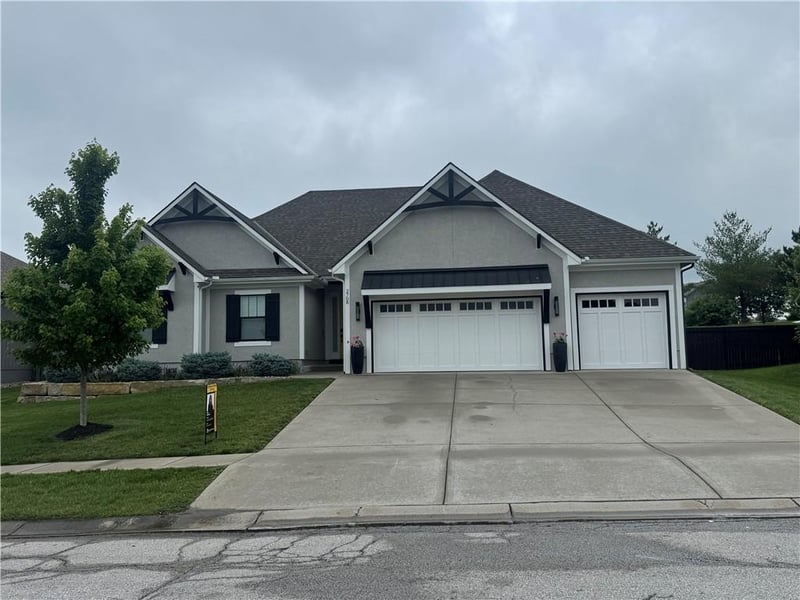 2708 8th Ter, Blue Springs, MO 64014