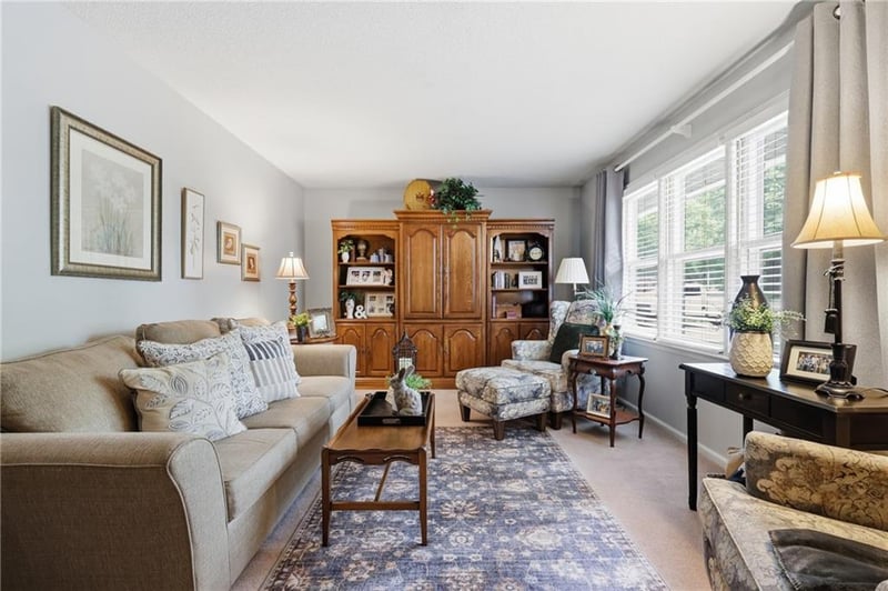 128 Karen Ln, Lansing, KS 66043