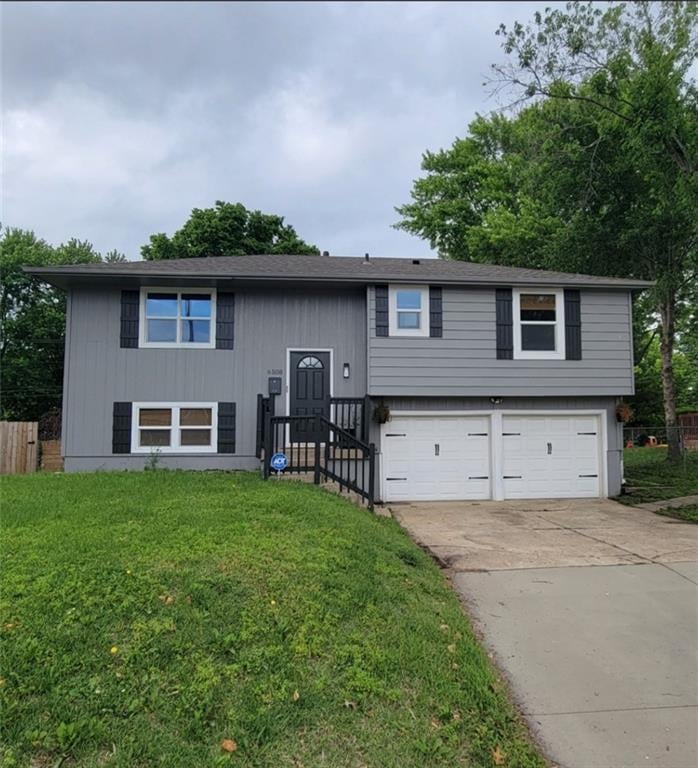 6508 155th St, Grandview, MO 64030