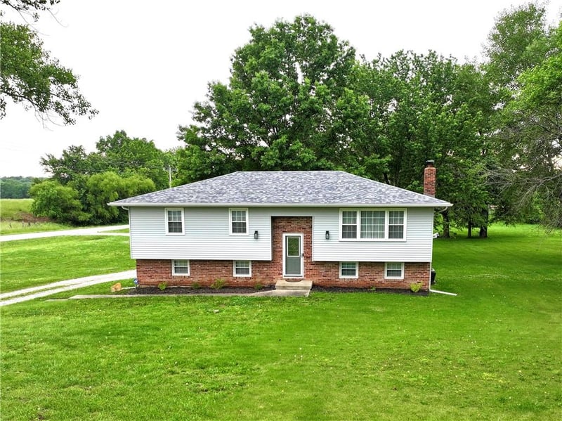 452 111 Rd, Warrensburg, MO 64093