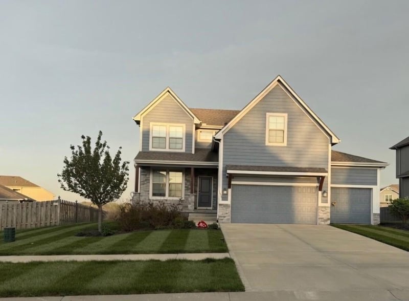 1633 Shadow Dr, Leavenworth, KS 66048
