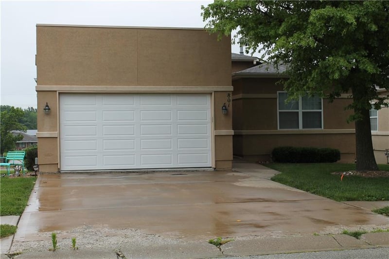 801 Sonora Valley Cir, Blue Springs, MO 64014