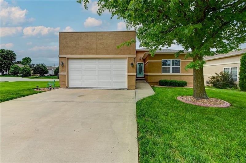 801 Sonora Valley Cir, Blue Springs, MO 64014