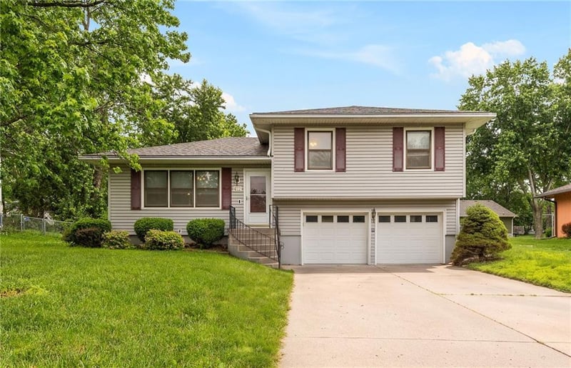 412 Creach Dr, Warrensburg, MO 64093
