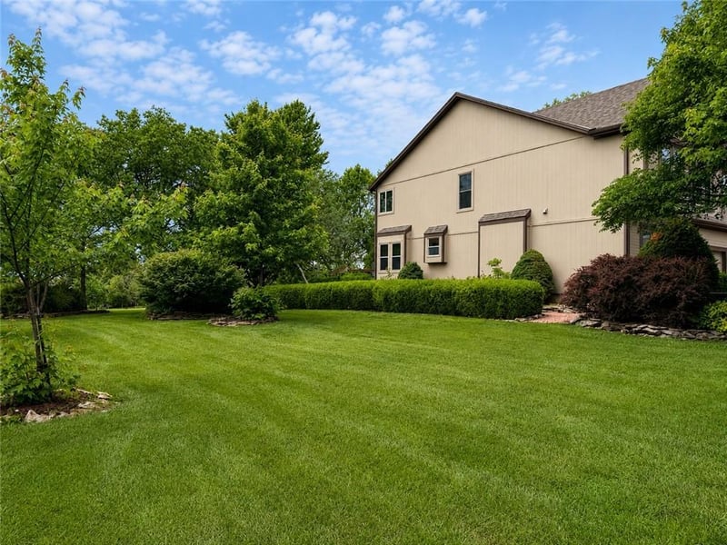 21600 Lackman Rd, Spring Hill, KS 66083