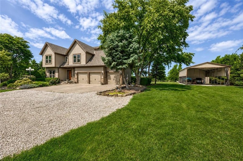 21600 Lackman Rd, Spring Hill, KS 66083