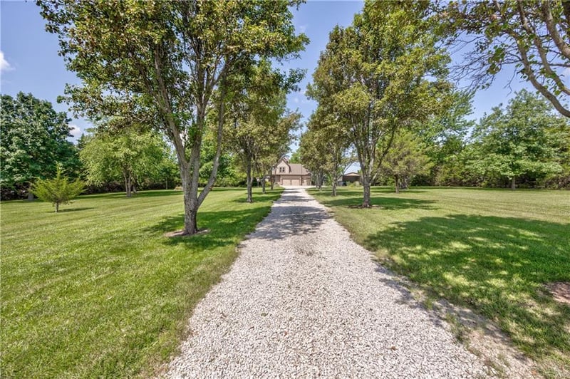 21600 Lackman Rd, Spring Hill, KS 66083